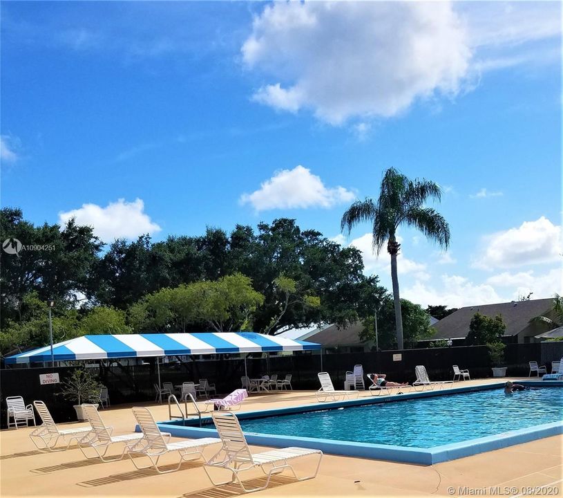 Vendido Recientemente: $295,778 (3 camas, 2 baños, 1301 Pies cuadrados)