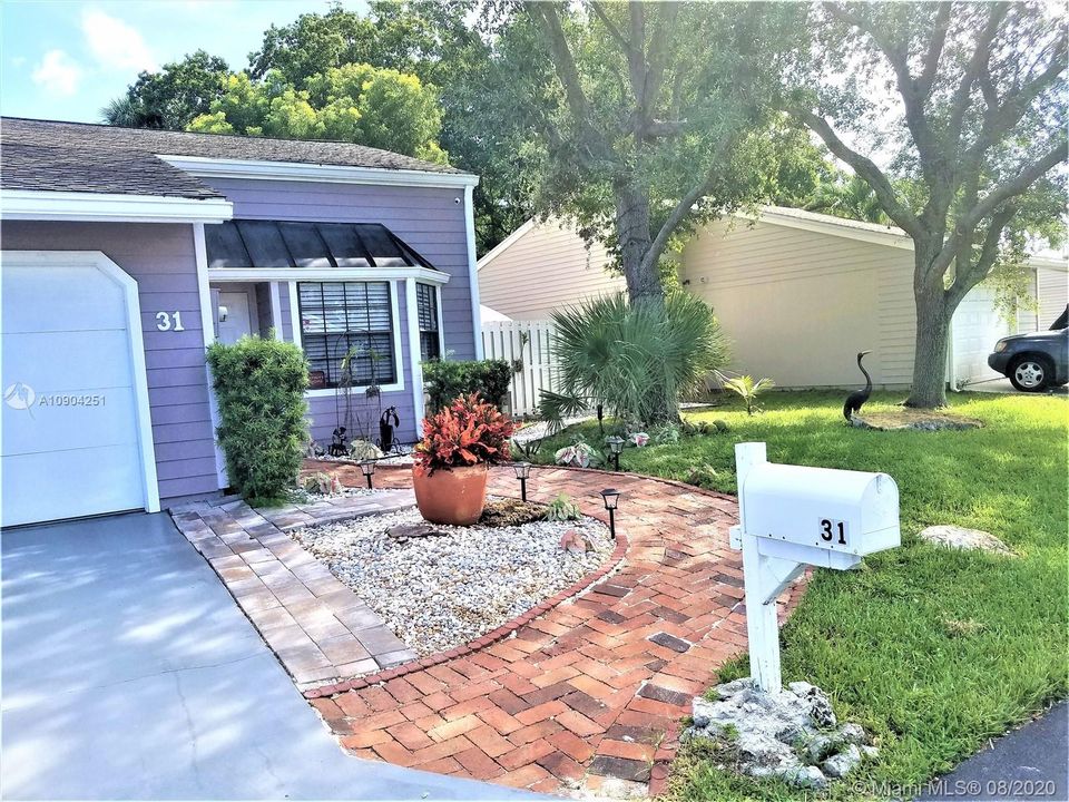 Vendido Recientemente: $295,778 (3 camas, 2 baños, 1301 Pies cuadrados)