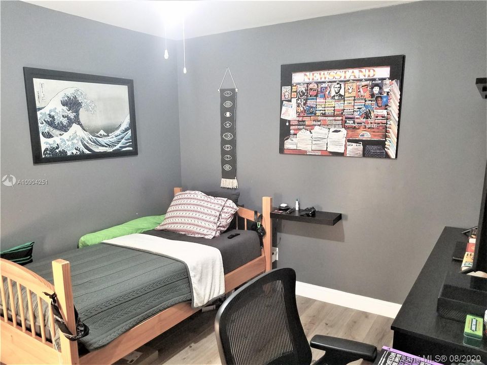 Vendido Recientemente: $295,778 (3 camas, 2 baños, 1301 Pies cuadrados)