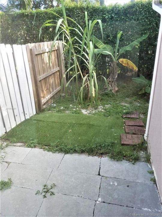 Vendido Recientemente: $295,778 (3 camas, 2 baños, 1301 Pies cuadrados)