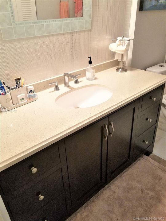 Vendido Recientemente: $295,778 (3 camas, 2 baños, 1301 Pies cuadrados)