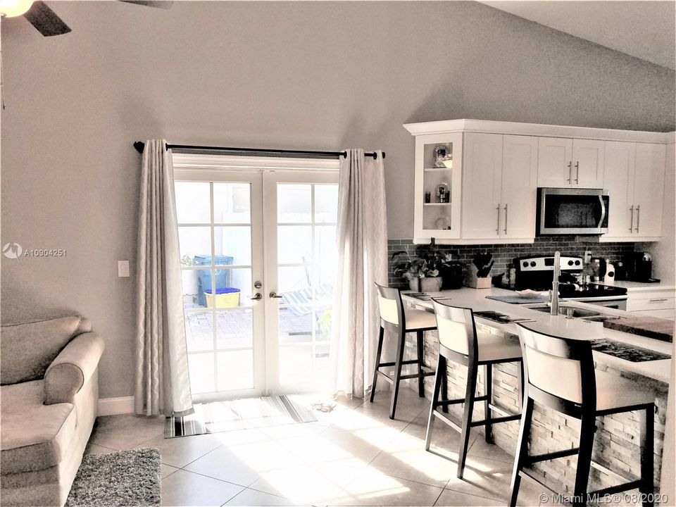 Vendido Recientemente: $295,778 (3 camas, 2 baños, 1301 Pies cuadrados)