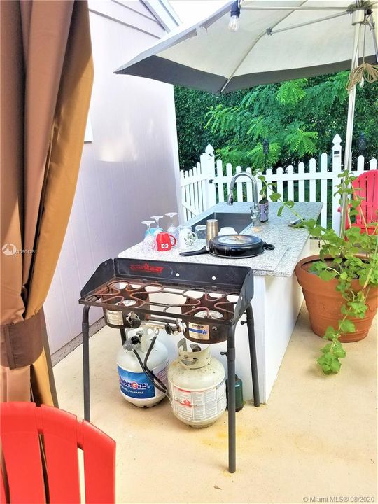 Vendido Recientemente: $295,778 (3 camas, 2 baños, 1301 Pies cuadrados)