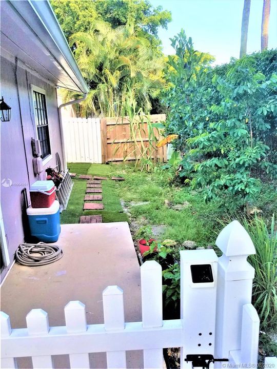 Vendido Recientemente: $295,778 (3 camas, 2 baños, 1301 Pies cuadrados)