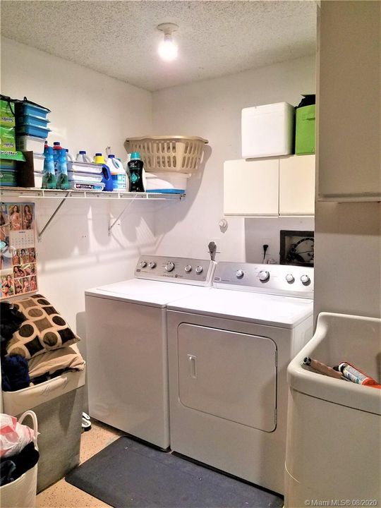 Vendido Recientemente: $295,778 (3 camas, 2 baños, 1301 Pies cuadrados)