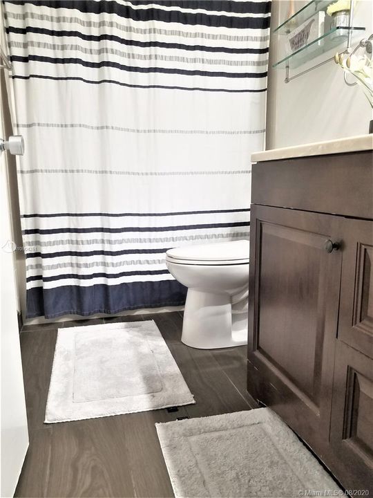 Vendido Recientemente: $295,778 (3 camas, 2 baños, 1301 Pies cuadrados)