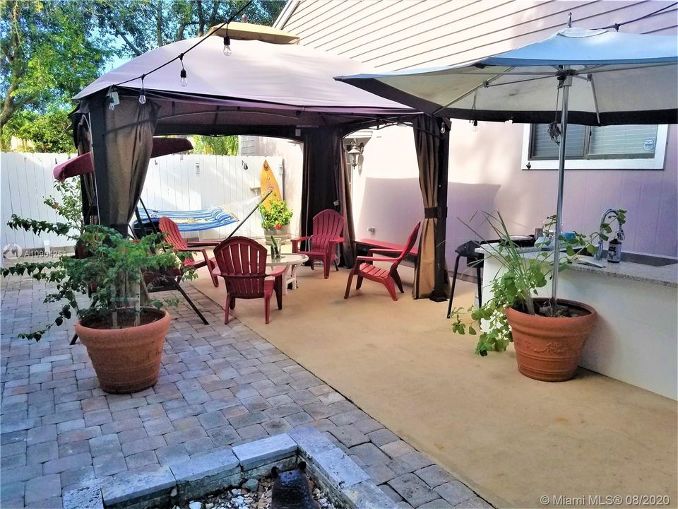 Vendido Recientemente: $295,778 (3 camas, 2 baños, 1301 Pies cuadrados)