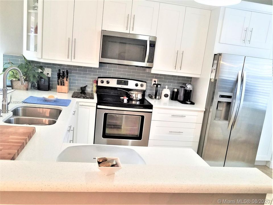 Vendido Recientemente: $295,778 (3 camas, 2 baños, 1301 Pies cuadrados)