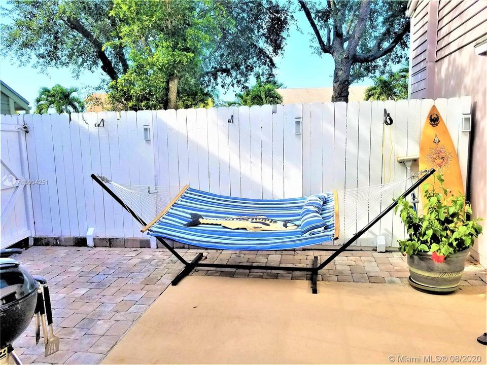 Vendido Recientemente: $295,778 (3 camas, 2 baños, 1301 Pies cuadrados)