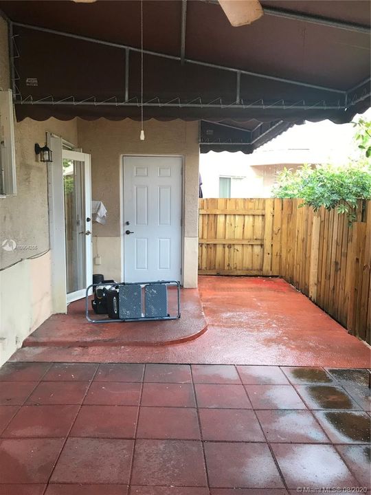 Recently Sold: $220,000 (3 beds, 2 baths, 1034 Square Feet)