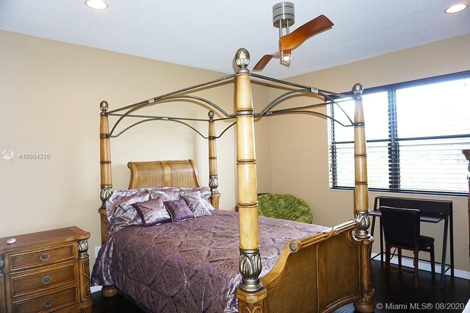 最近售出: $384,990 (3 贝兹, 2 浴室, 2080 平方英尺)