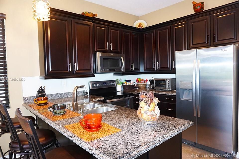 最近售出: $384,990 (3 贝兹, 2 浴室, 2080 平方英尺)