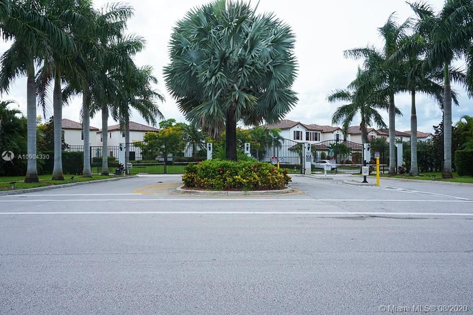 最近售出: $384,990 (3 贝兹, 2 浴室, 2080 平方英尺)