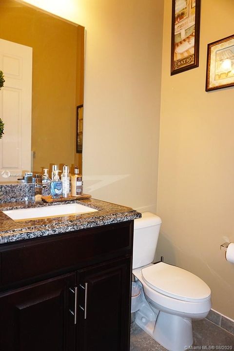 最近售出: $384,990 (3 贝兹, 2 浴室, 2080 平方英尺)