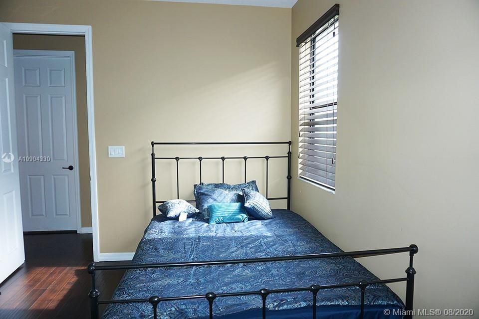 最近售出: $384,990 (3 贝兹, 2 浴室, 2080 平方英尺)