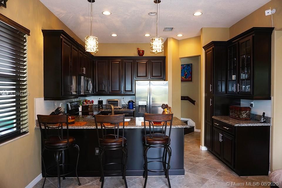 最近售出: $384,990 (3 贝兹, 2 浴室, 2080 平方英尺)