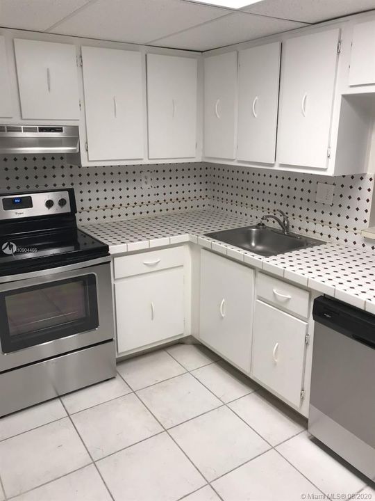 Vendido Recientemente: $112,500 (2 camas, 2 baños, 950 Pies cuadrados)