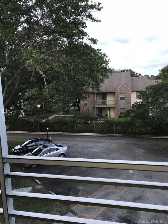 Vendido Recientemente: $112,500 (2 camas, 2 baños, 950 Pies cuadrados)