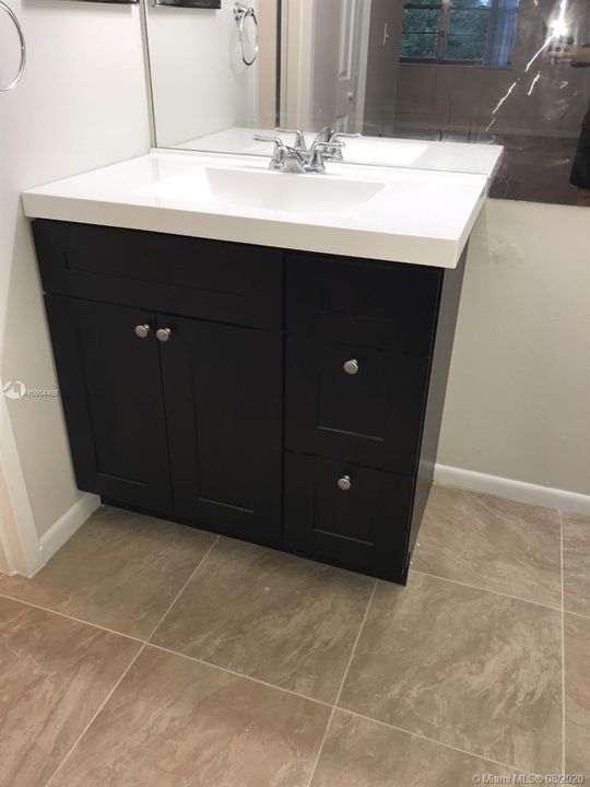 Vendido Recientemente: $112,500 (2 camas, 2 baños, 950 Pies cuadrados)