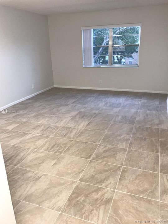 Vendido Recientemente: $112,500 (2 camas, 2 baños, 950 Pies cuadrados)