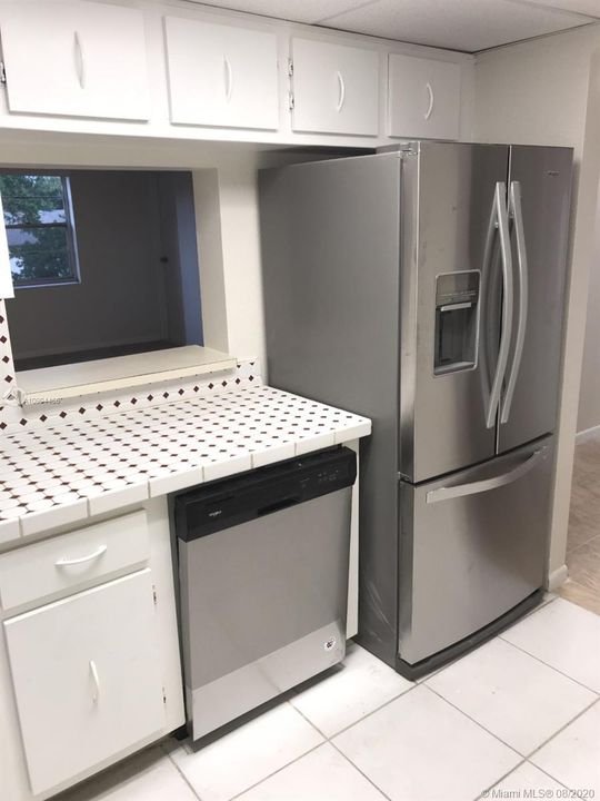 Vendido Recientemente: $112,500 (2 camas, 2 baños, 950 Pies cuadrados)