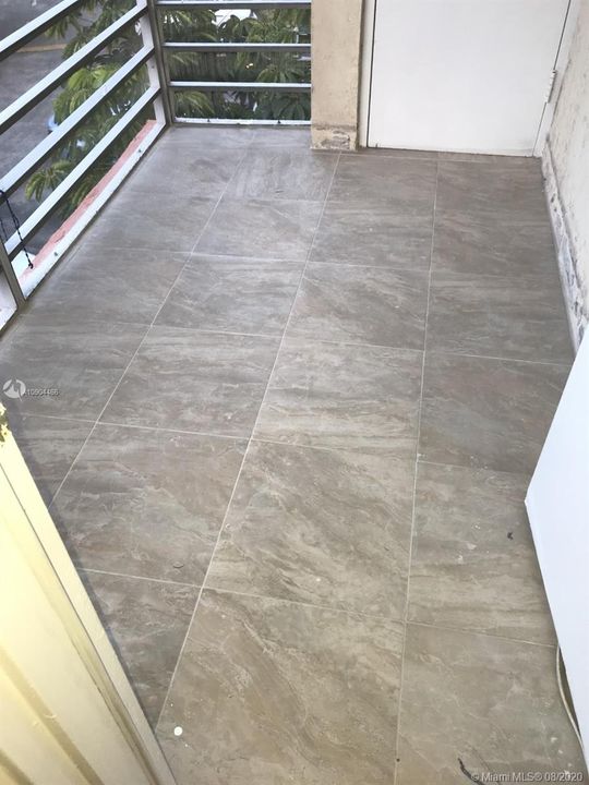 Vendido Recientemente: $112,500 (2 camas, 2 baños, 950 Pies cuadrados)