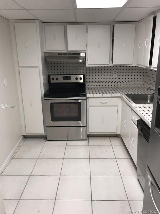 Vendido Recientemente: $112,500 (2 camas, 2 baños, 950 Pies cuadrados)