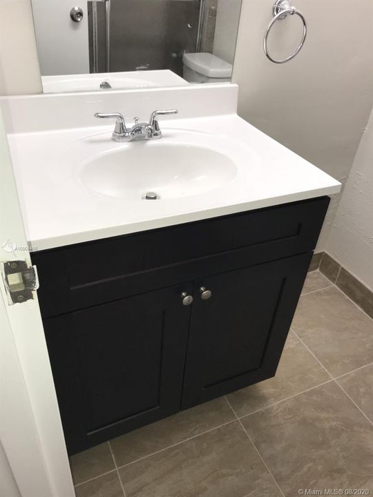 Vendido Recientemente: $112,500 (2 camas, 2 baños, 950 Pies cuadrados)