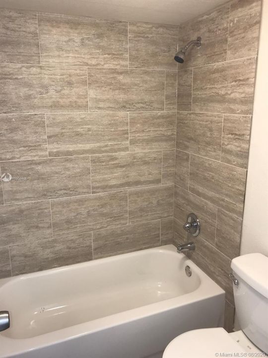 Vendido Recientemente: $112,500 (2 camas, 2 baños, 950 Pies cuadrados)