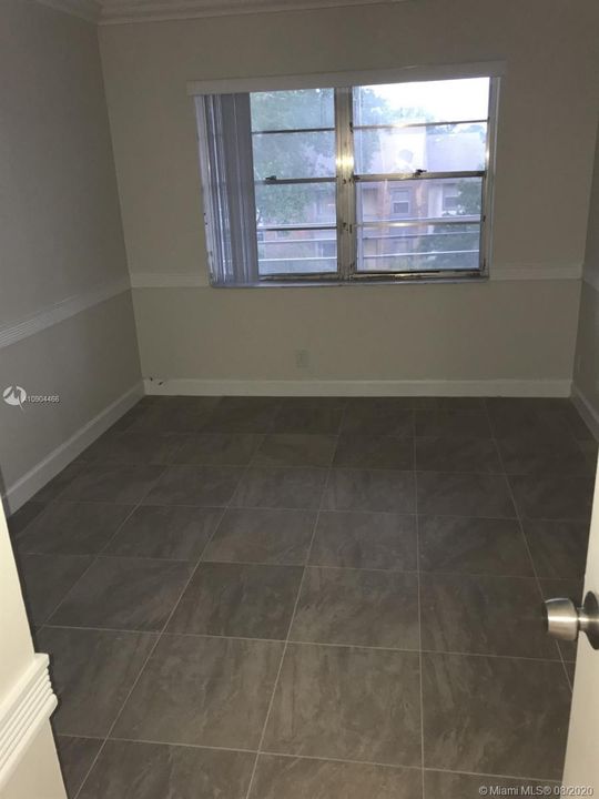 Vendido Recientemente: $112,500 (2 camas, 2 baños, 950 Pies cuadrados)