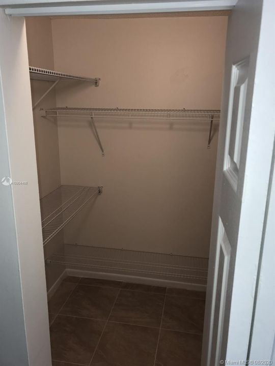 Vendido Recientemente: $112,500 (2 camas, 2 baños, 950 Pies cuadrados)