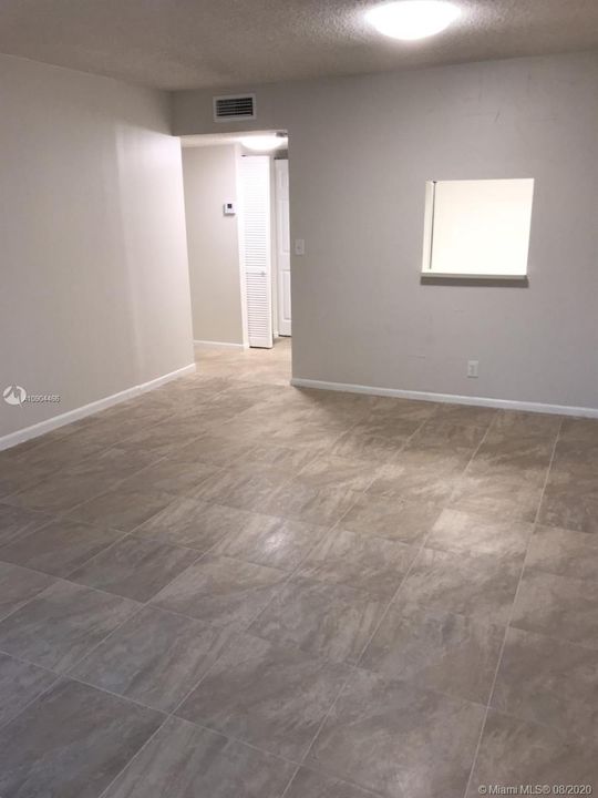 Vendido Recientemente: $112,500 (2 camas, 2 baños, 950 Pies cuadrados)
