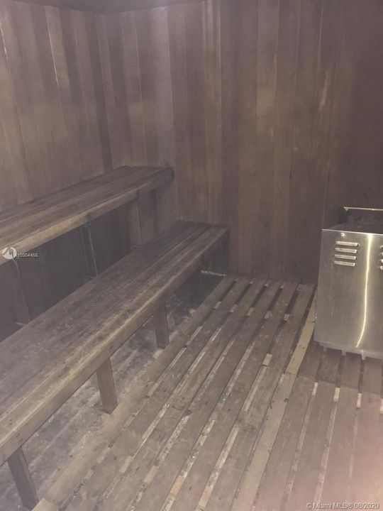 Vendido Recientemente: $112,500 (2 camas, 2 baños, 950 Pies cuadrados)