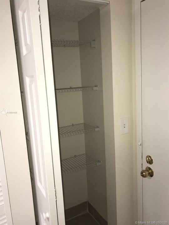Vendido Recientemente: $112,500 (2 camas, 2 baños, 950 Pies cuadrados)