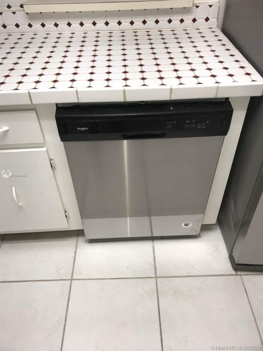 Vendido Recientemente: $112,500 (2 camas, 2 baños, 950 Pies cuadrados)