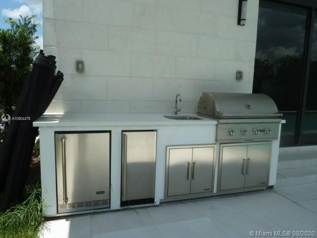 最近租的: $9,300 (5 贝兹, 6 浴室, 4301 平方英尺)