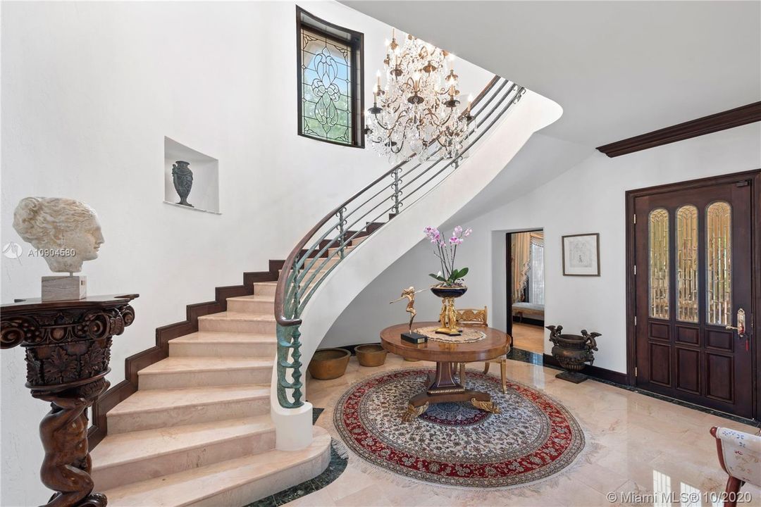 Недавно продано: $23,950,000 (7 спален, 6 ванн, 7761 Квадратных фут)