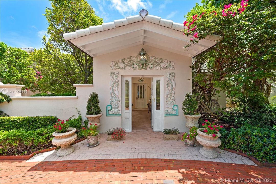 Недавно продано: $23,950,000 (7 спален, 6 ванн, 7761 Квадратных фут)