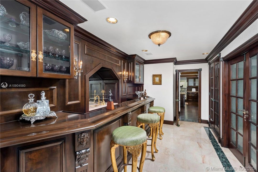 Недавно продано: $23,950,000 (7 спален, 6 ванн, 7761 Квадратных фут)