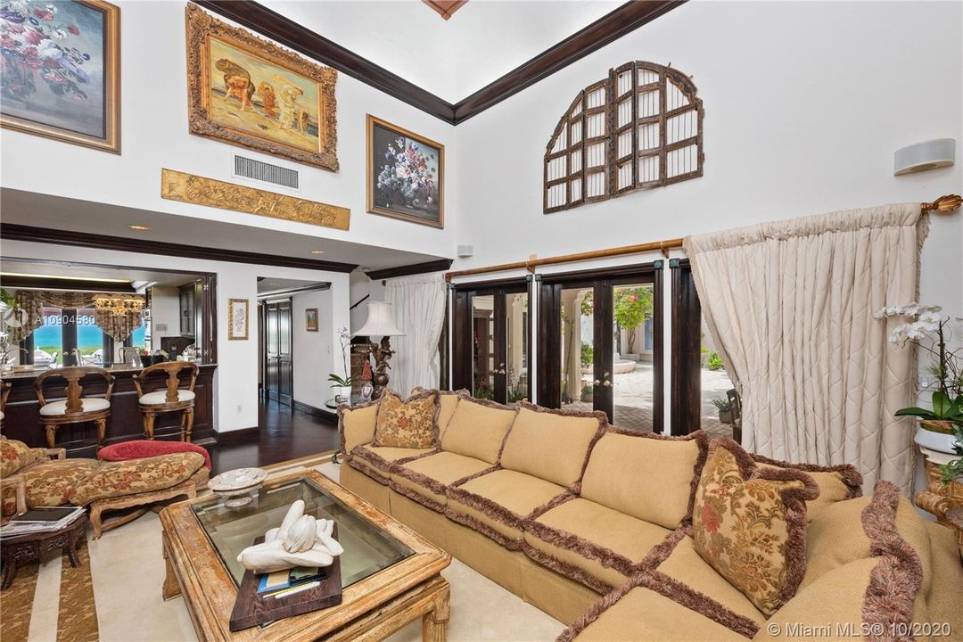 Недавно продано: $23,950,000 (7 спален, 6 ванн, 7761 Квадратных фут)