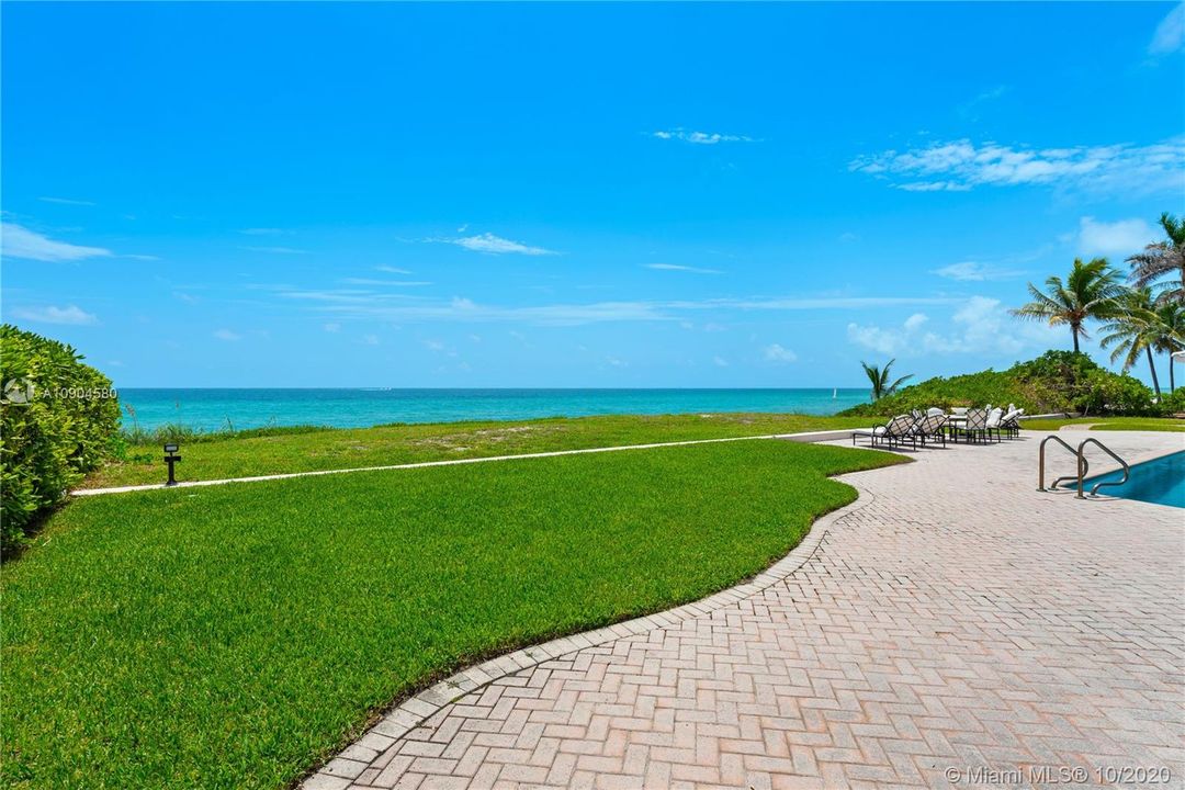 Недавно продано: $23,950,000 (7 спален, 6 ванн, 7761 Квадратных фут)