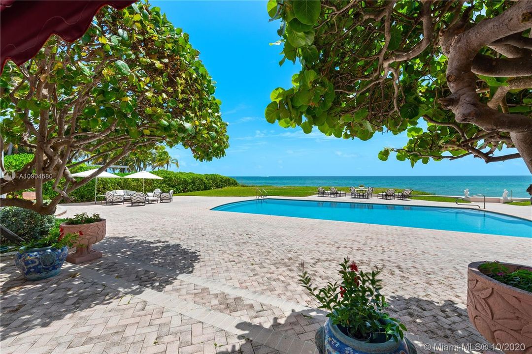 Недавно продано: $23,950,000 (7 спален, 6 ванн, 7761 Квадратных фут)