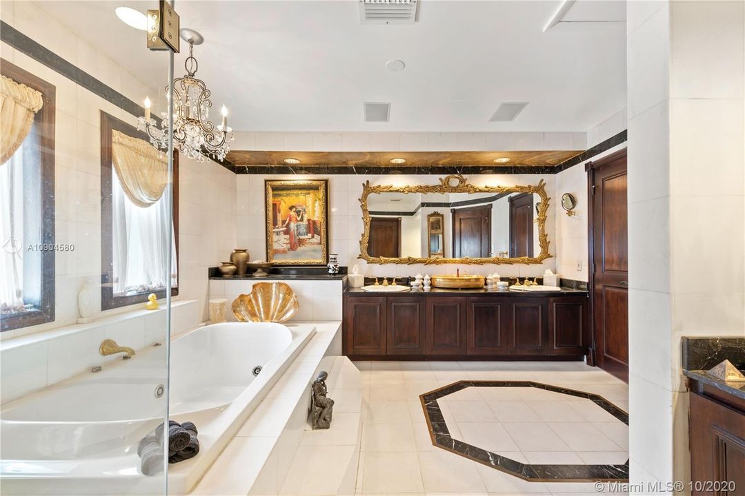 Недавно продано: $23,950,000 (7 спален, 6 ванн, 7761 Квадратных фут)