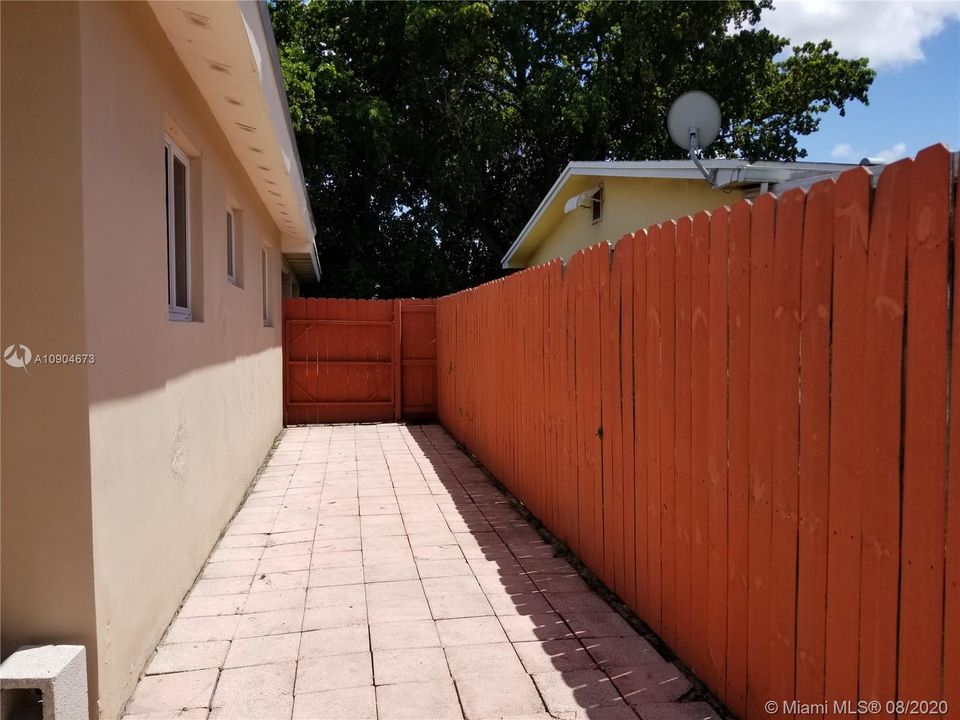 Recientemente alquilado: $2,200 (3 camas, 2 baños, 1444 Pies cuadrados)