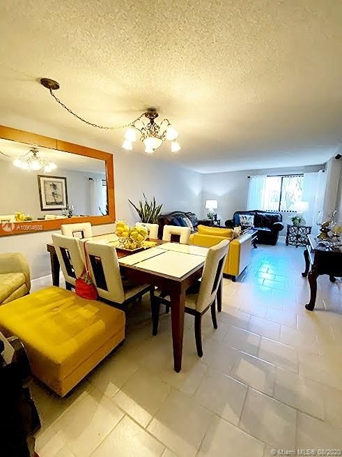 Vendido Recientemente: $220,000 (3 camas, 2 baños, 1228 Pies cuadrados)