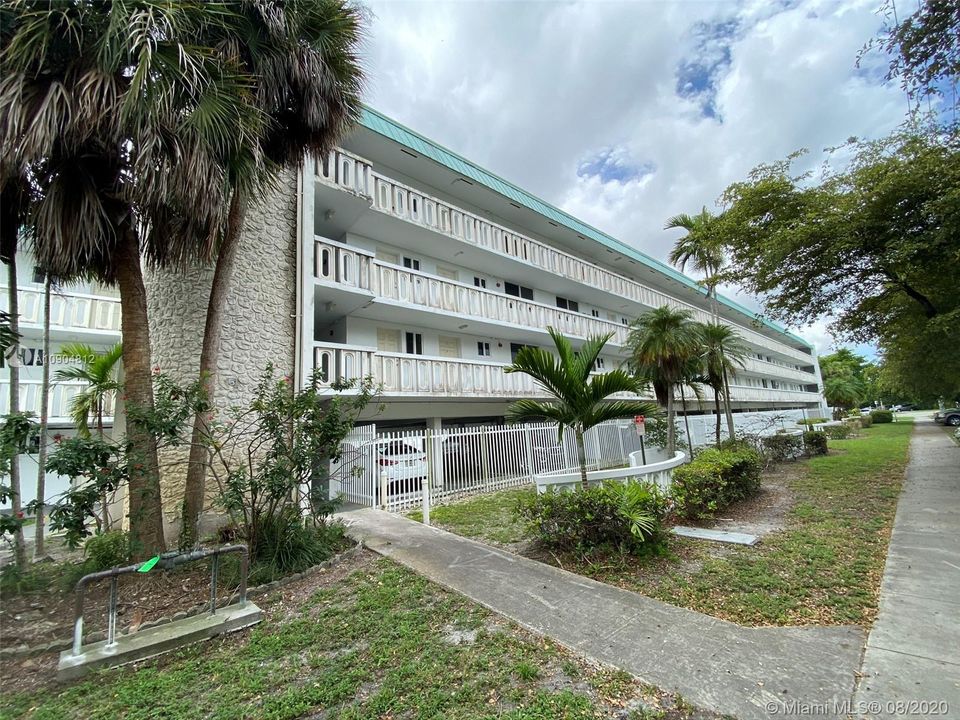Recently Sold: $149,900 (2 beds, 2 baths, 1350 Square Feet)
