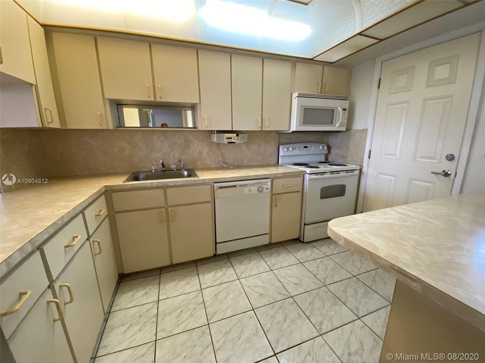 Recently Sold: $149,900 (2 beds, 2 baths, 1350 Square Feet)