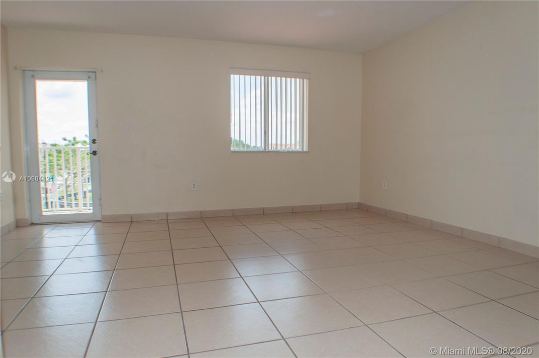 Recently Rented: $2,400 (4 beds, 2 baths, 2179 Square Feet)