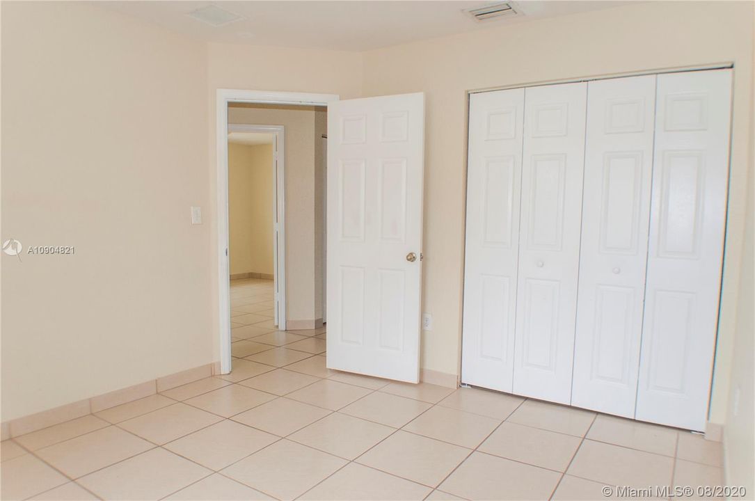 Recently Rented: $2,400 (4 beds, 2 baths, 2179 Square Feet)
