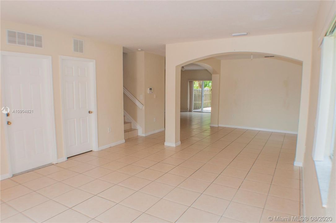 Recently Rented: $2,400 (4 beds, 2 baths, 2179 Square Feet)